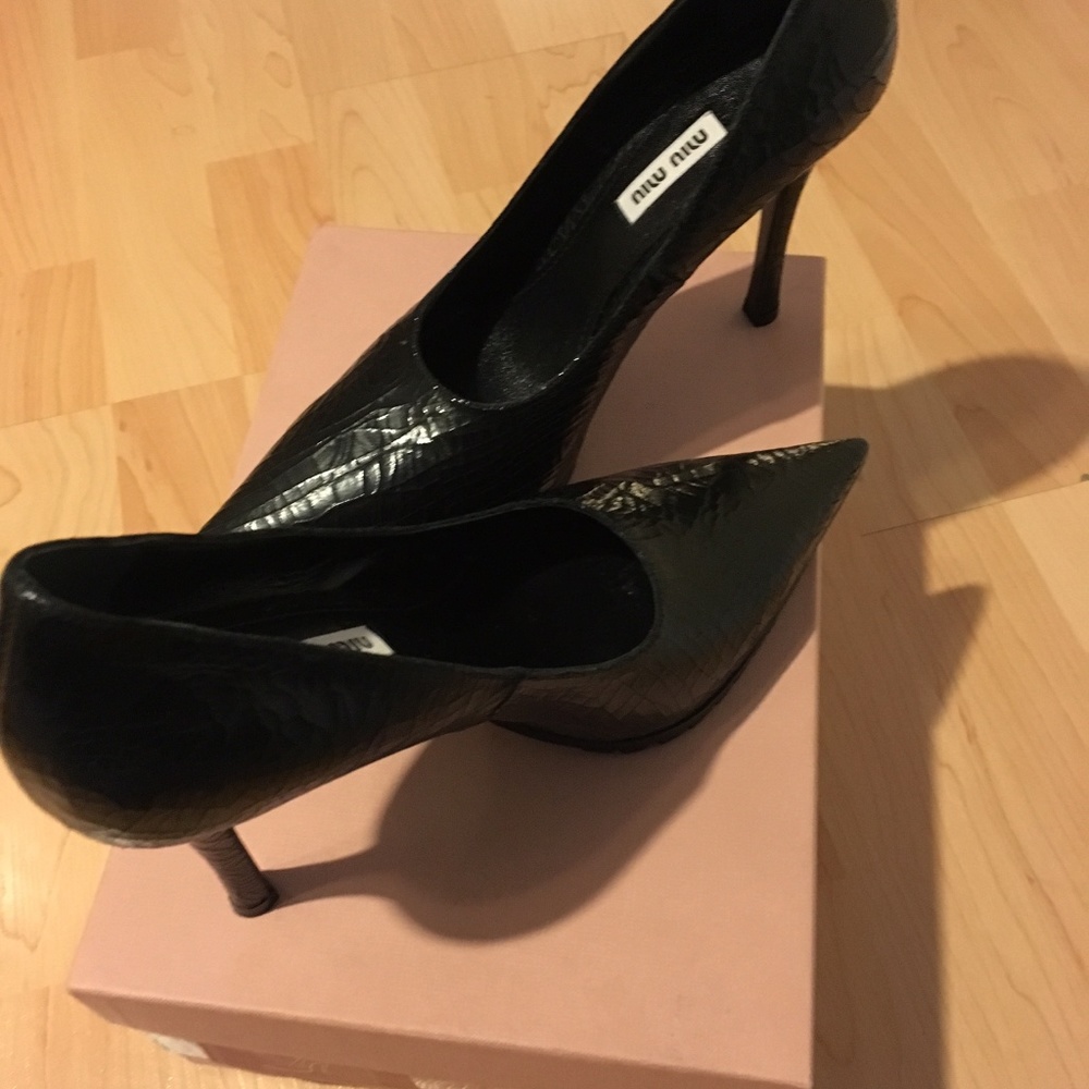 Miu Miu Cracle black pumps sz 39